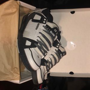 Globe Sabre Alloy/Black size 11 Mens Shoes